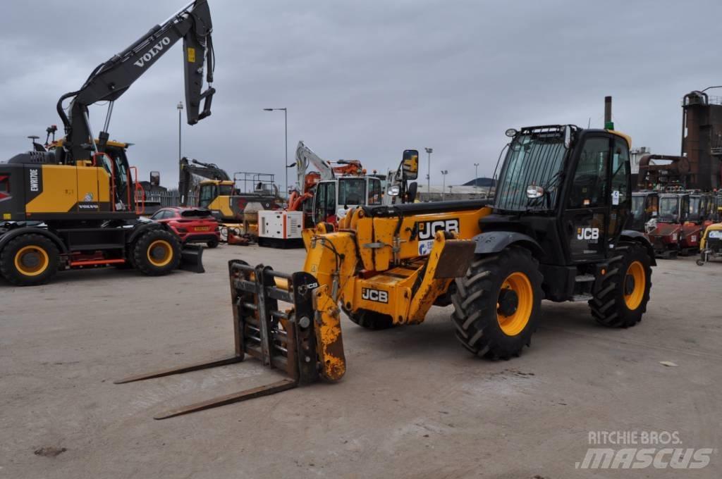 JCB 540-140 Телескопічні навантажувачі