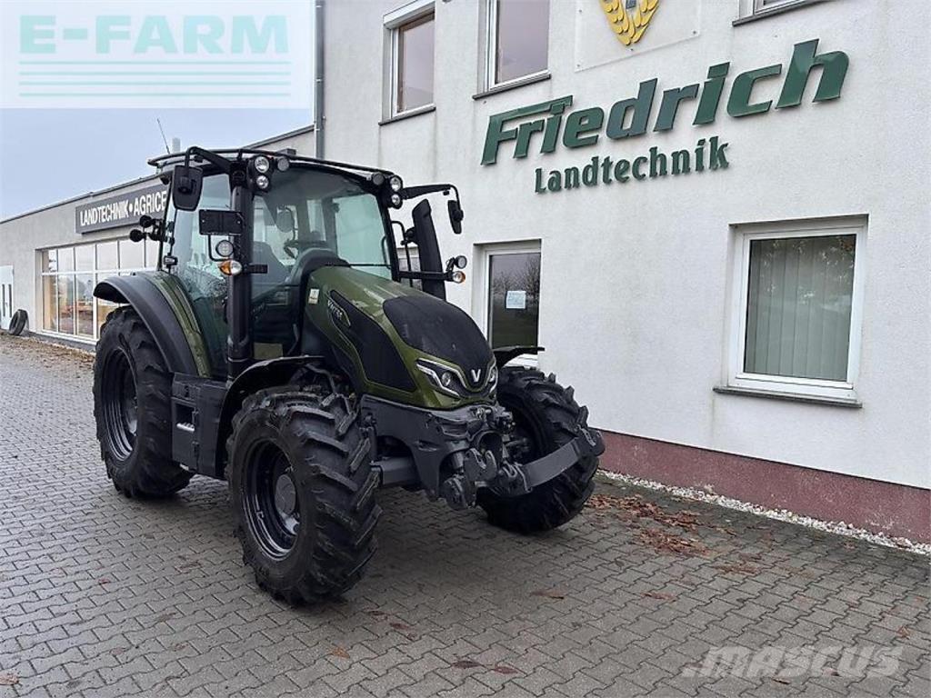 Valtra g135a Трактори