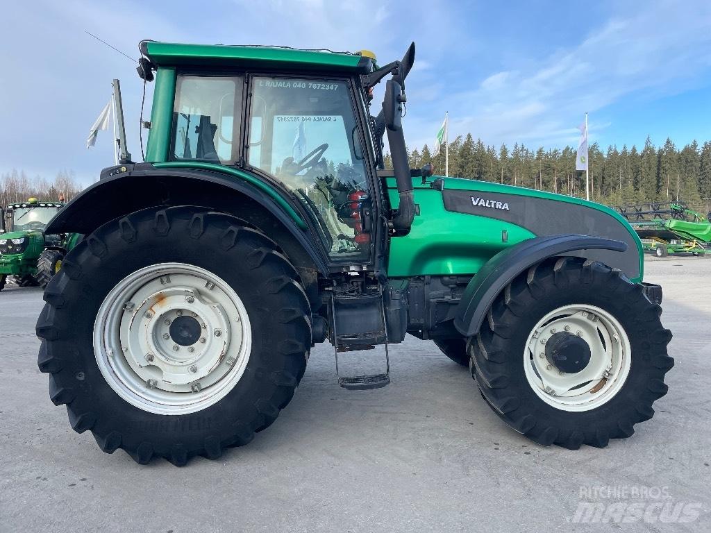 Valtra T 151 Трактори