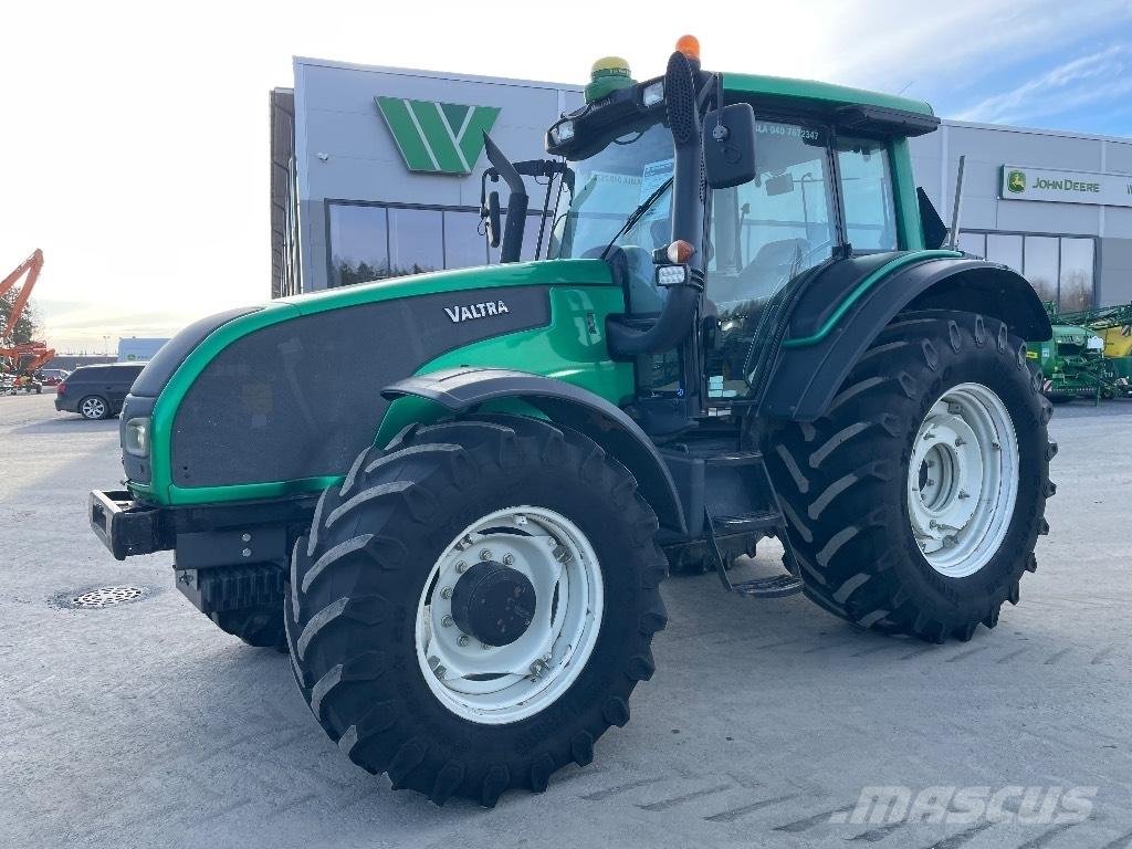 Valtra T151 Трактори