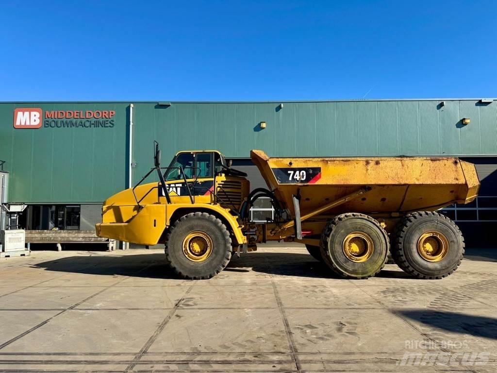 CAT 740 Зчленовані самоскиди