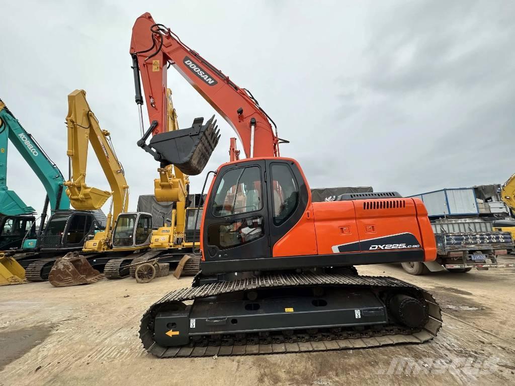 Doosan DX225LC-9C Гусеничні екскаватори