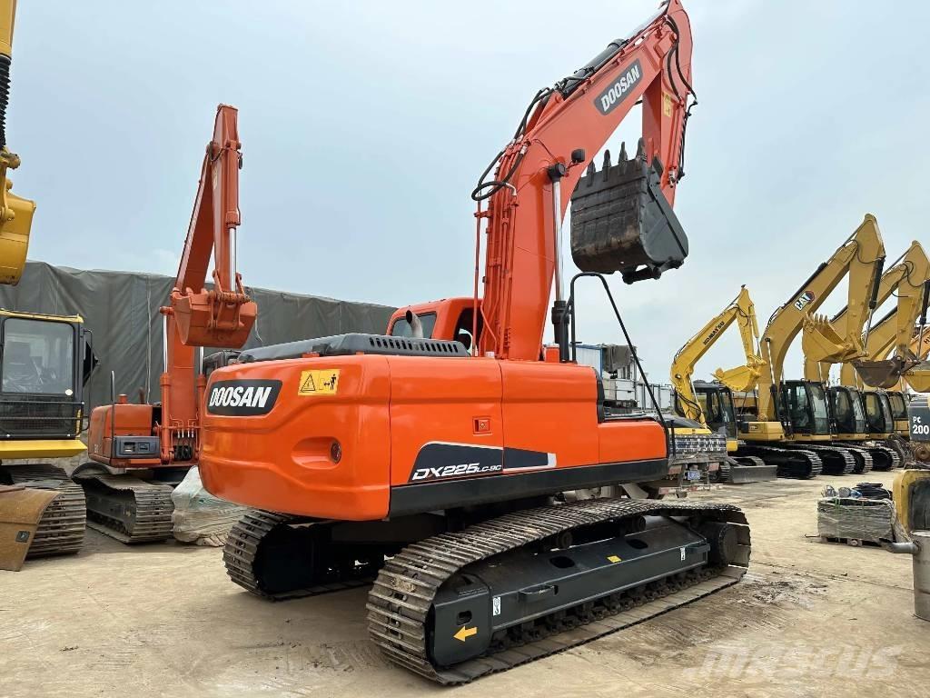 Doosan DX225LC-9C Гусеничні екскаватори