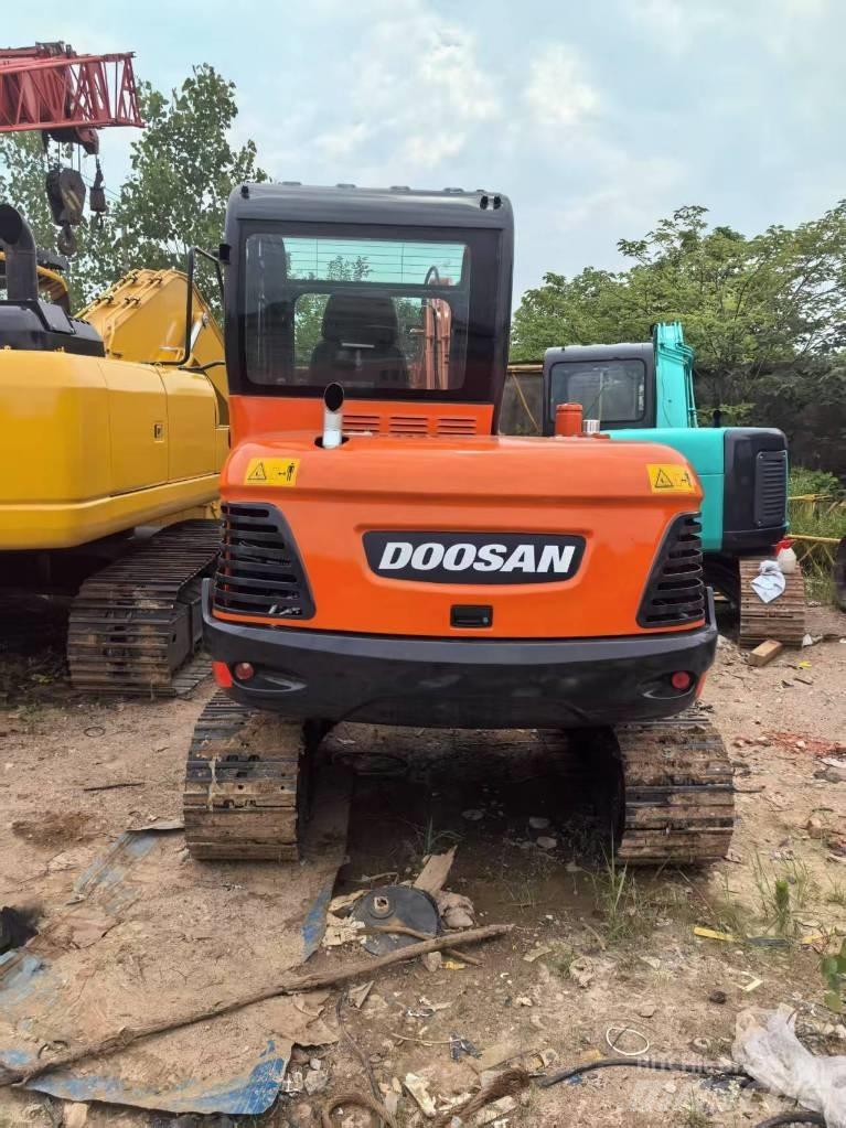 Doosan DX 60 Гусеничні екскаватори