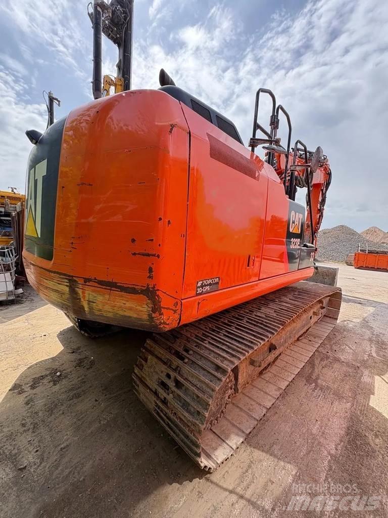 CAT 323E Гусеничні екскаватори