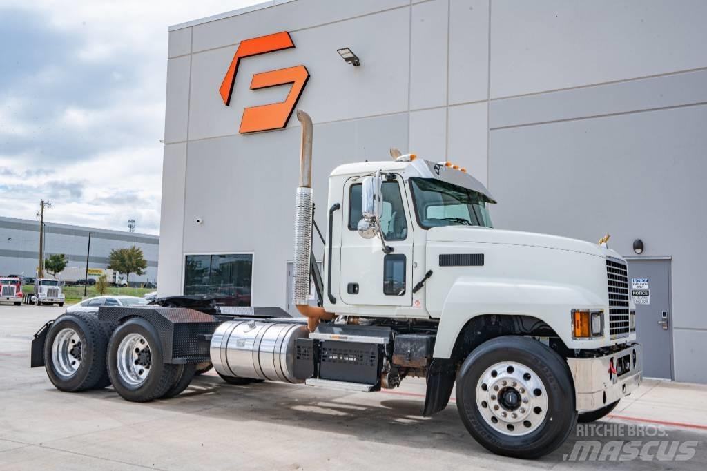 Mack Pinnacle 64T Тягачі