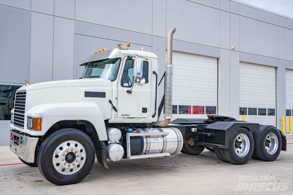 Mack Pinnacle 64T Тягачі