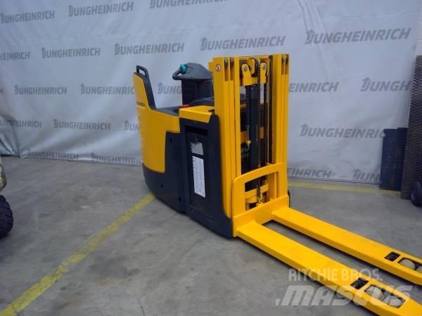 Jungheinrich ERD 220 Самохідні електроштабелери