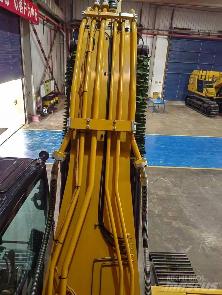 CAT 2021 CAT 330 Колісні екскаватори