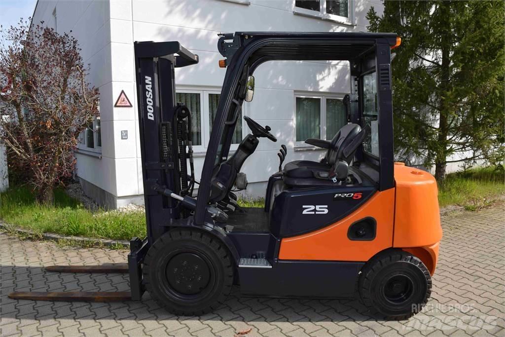 Doosan D 25 S-5 Дизельні навантажувачі
