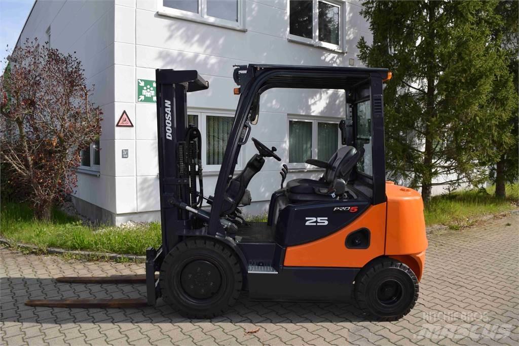 Doosan D 25 S-5 Дизельні навантажувачі
