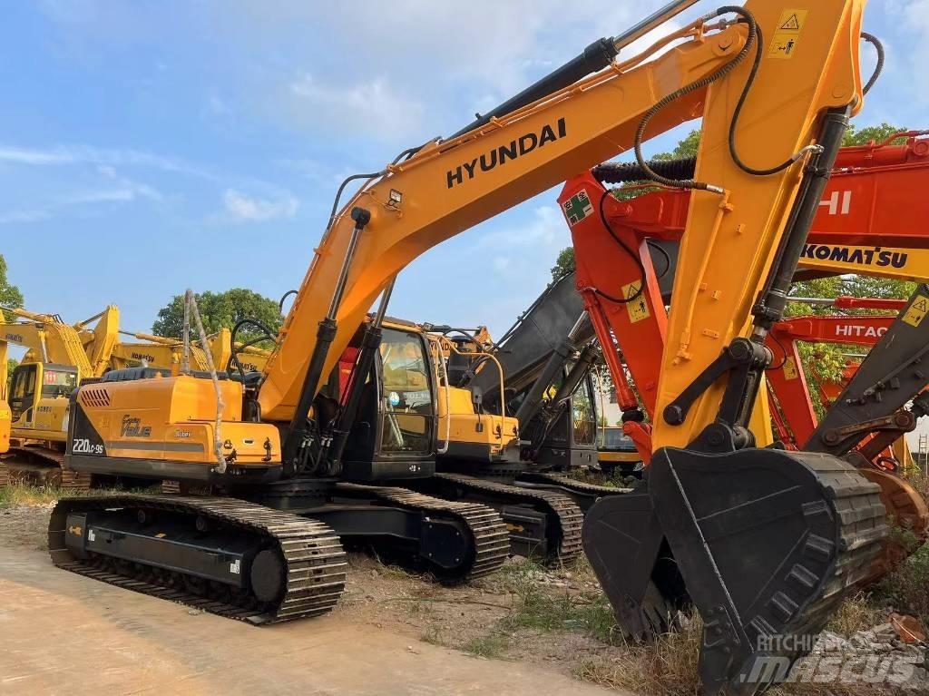 Hyundai R220LC-9S Колісні екскаватори