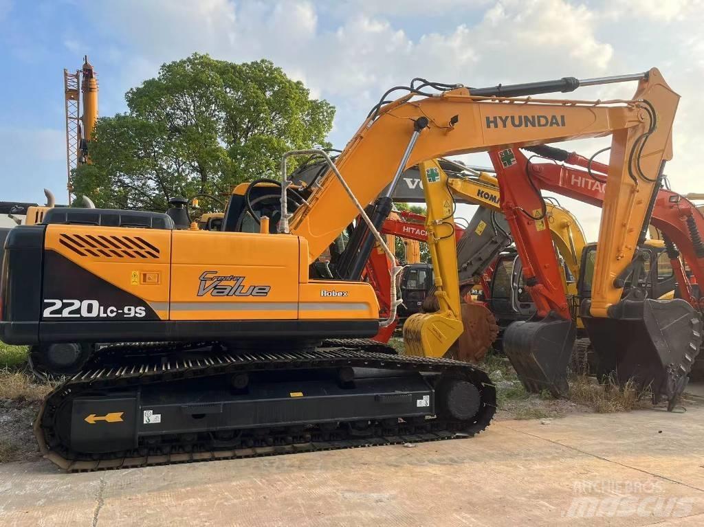 Hyundai R220LC-9S Колісні екскаватори
