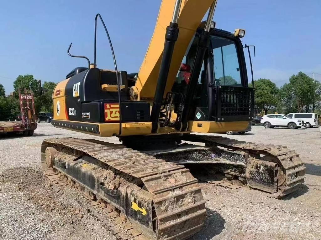 CAT 323D Гусеничні екскаватори