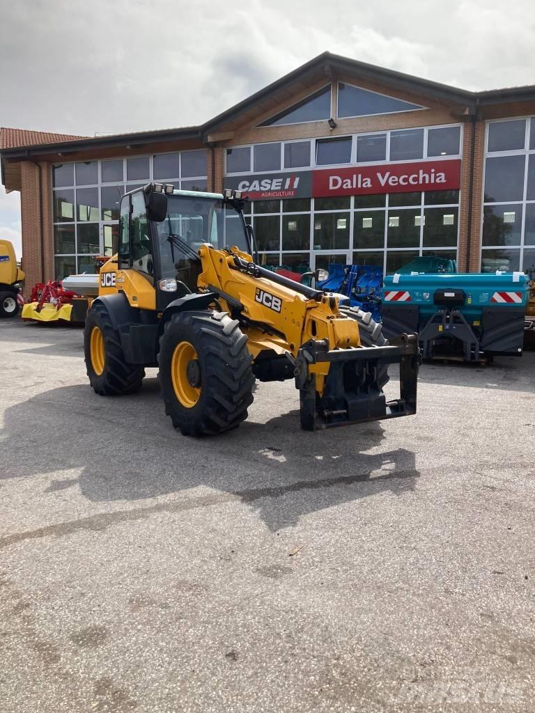 JCB TM 320 Телескопічний навантажувач
