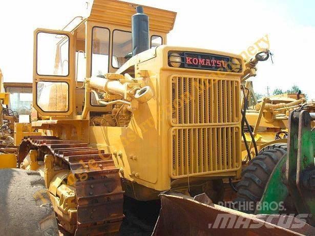 Komatsu d155a-1 Гусеничні бульдозери
