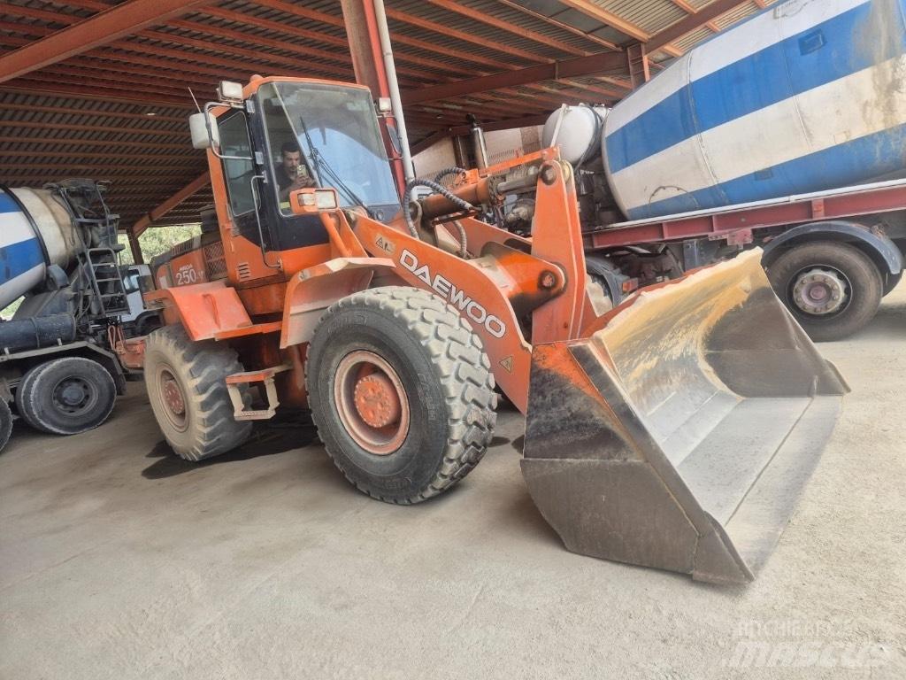 Daewoo Mega 250 Фронтальні навантажувачі