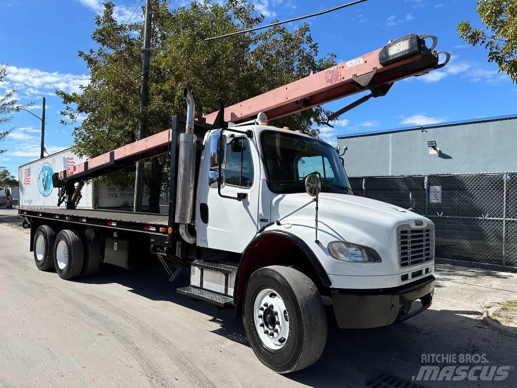 Freightliner M2 Вантажівки-платформи/бокове розвантаження