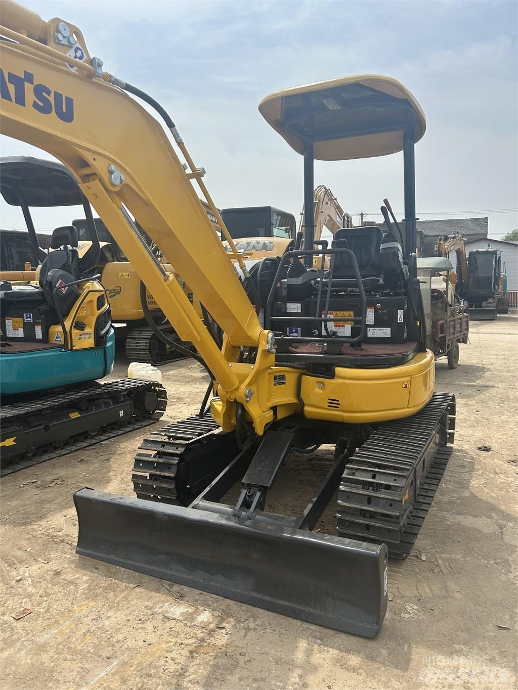 Komatsu PC30 Міні-екскаватори < 7т