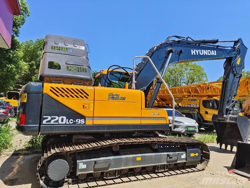 Hyundai Robex 220 LC Гусеничні екскаватори