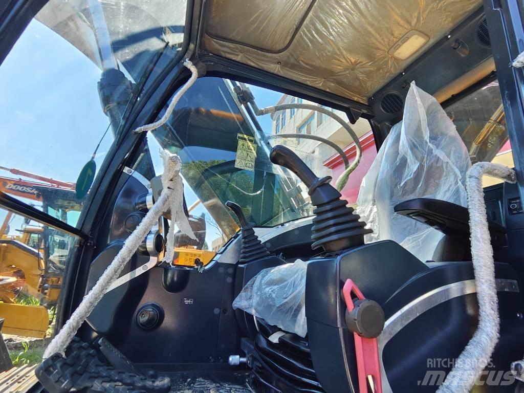 Hyundai Robex 220 LC Гусеничні екскаватори