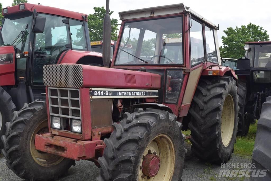 Case IH 844 A/S Трактори