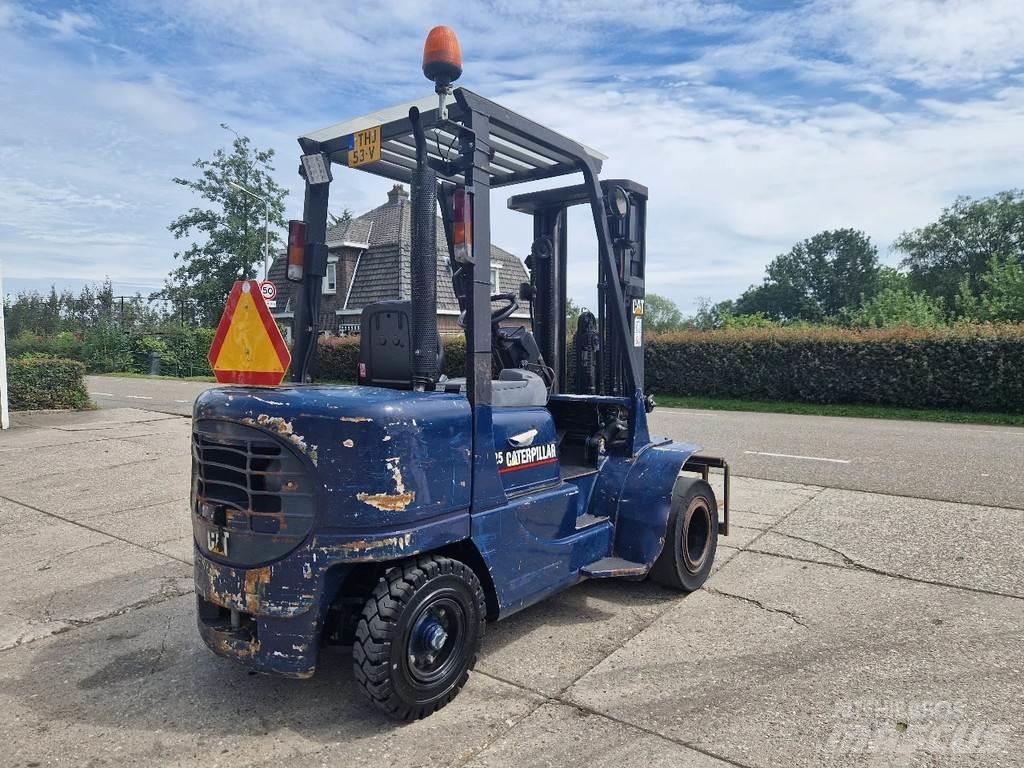 CAT DP25K Дизельні навантажувачі