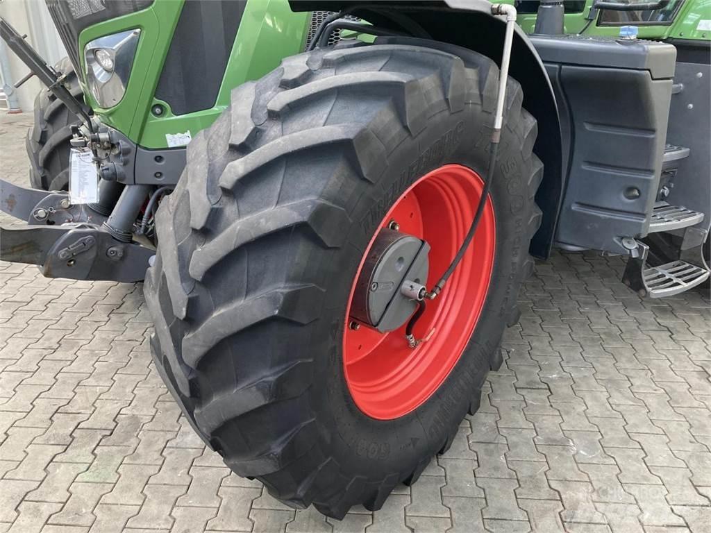 Fendt 933 Vario Трактори