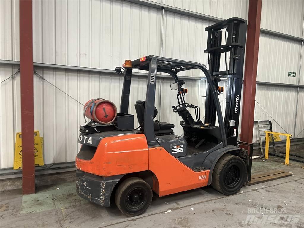 Toyota 02-8FGJF35 Газові навантажувачі