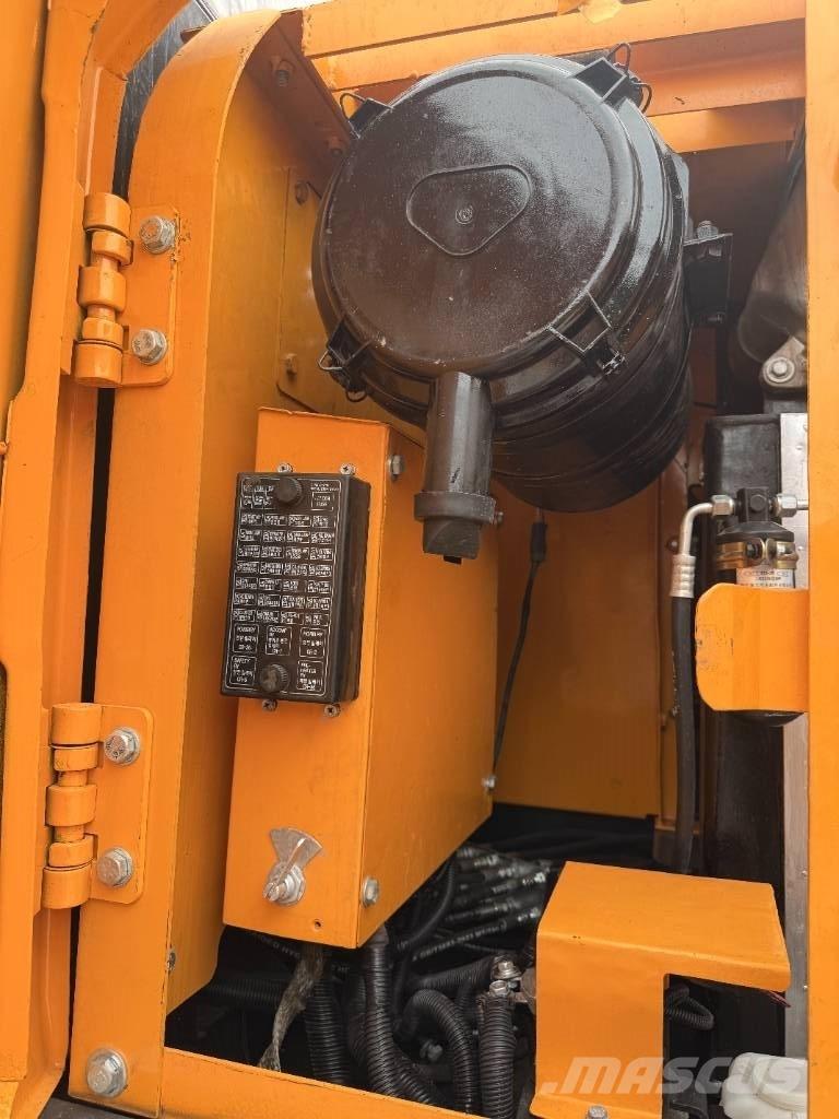 Hyundai HX 220 Гусеничні екскаватори