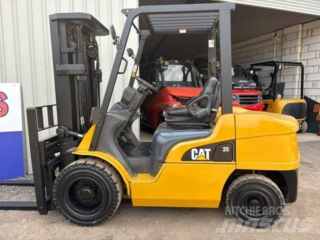 CAT DP 35 N Дизельні навантажувачі