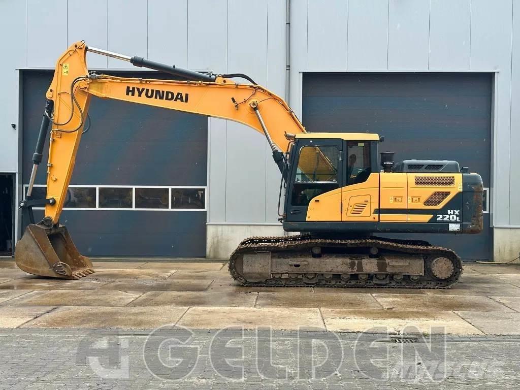 Hyundai HX220L Гусеничні екскаватори