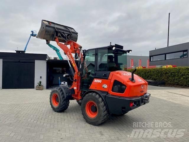 Kubota R 090 Фронтальні навантажувачі