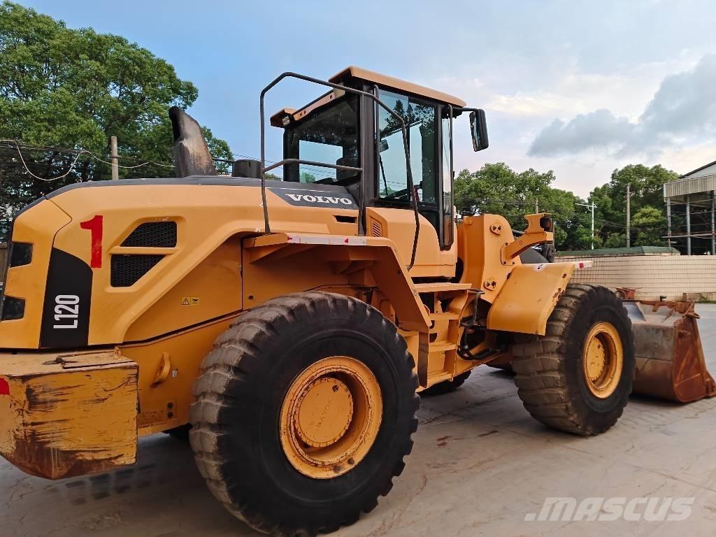 Volvo L 120 Фронтальні навантажувачі