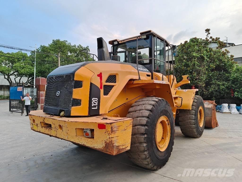 Volvo L 120 Фронтальні навантажувачі