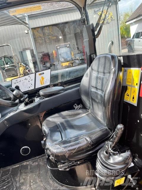 JCB 520-40 Телескопічні навантажувачі