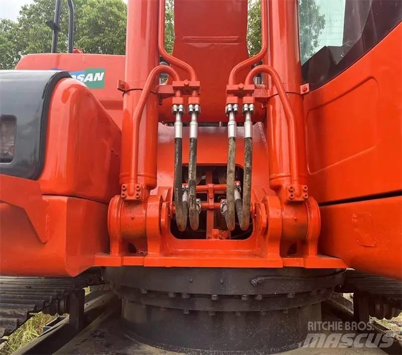 Doosan DX225LC-9C Гусеничні екскаватори