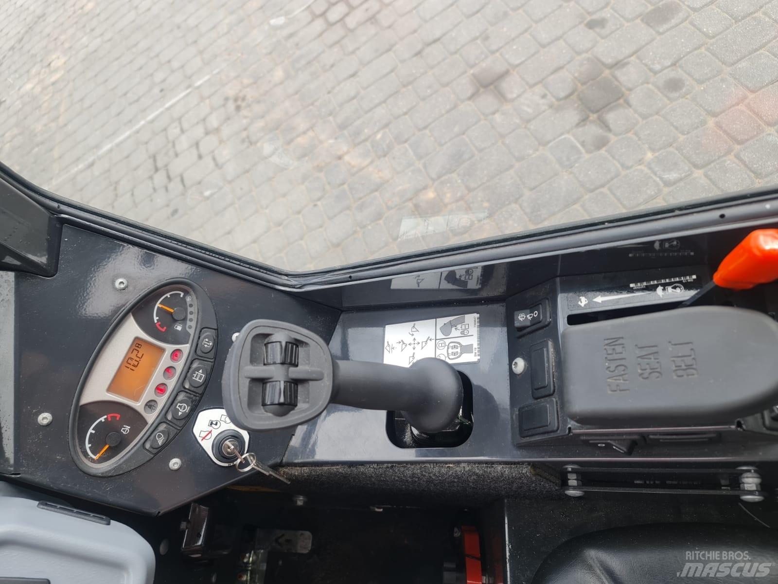 Bobcat L28 Малі навантажувачі