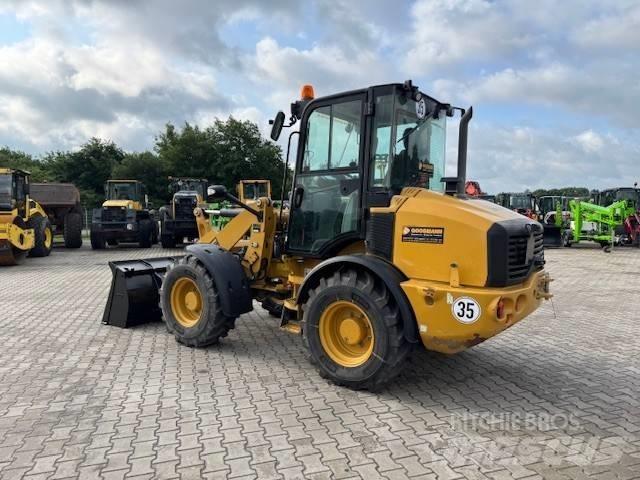 CAT 908 Фронтальні навантажувачі