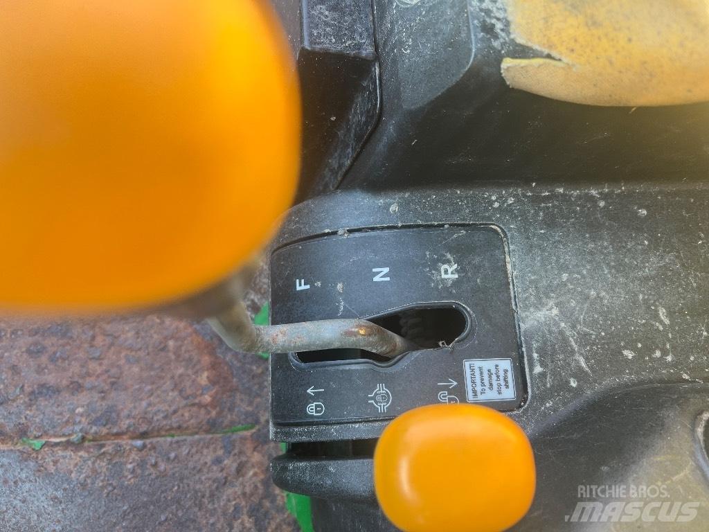 John Deere Gator TS Підсобні машини