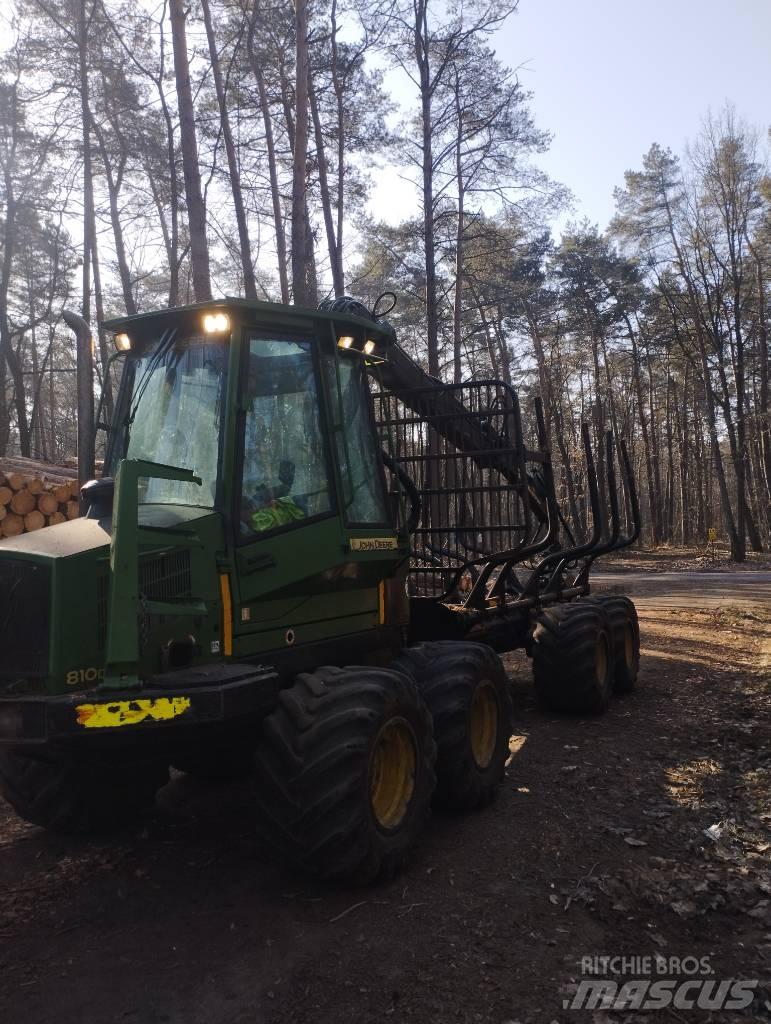 John Deere 810D Форвардери