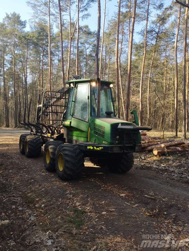 John Deere 810D Форвардери
