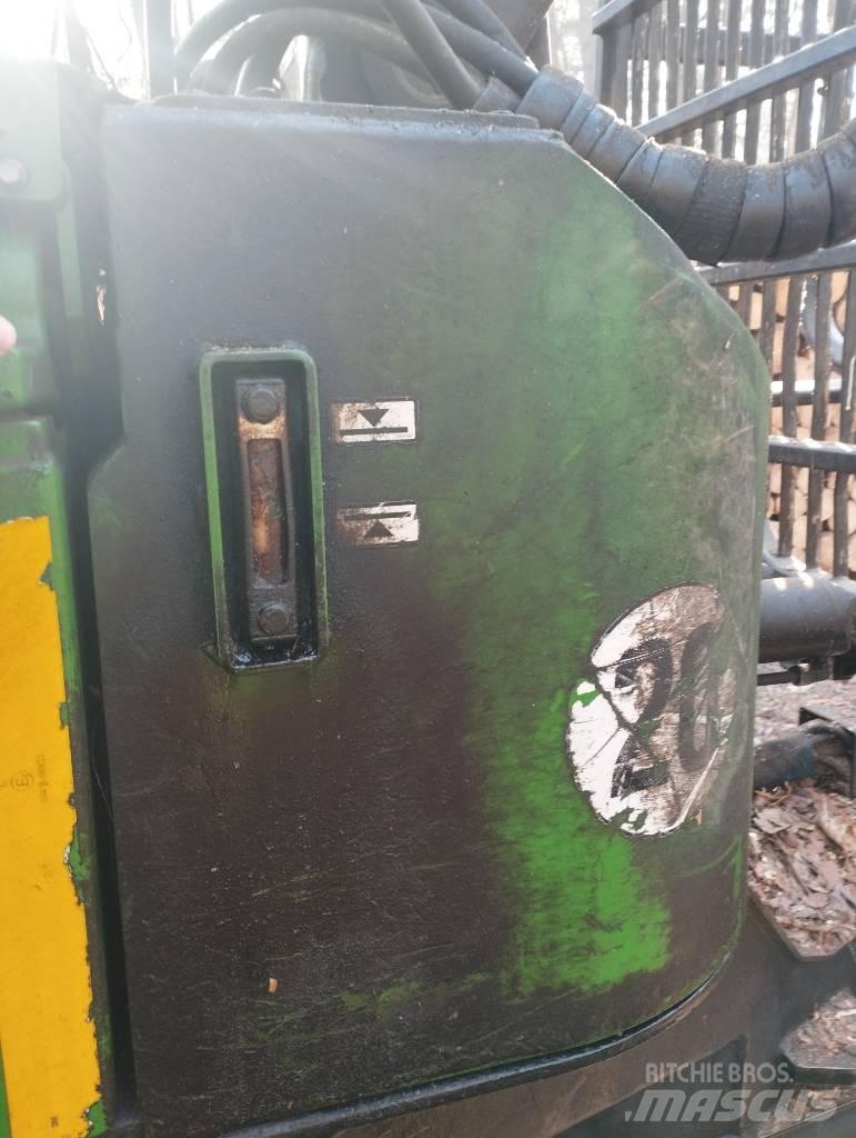 John Deere 810D Форвардери