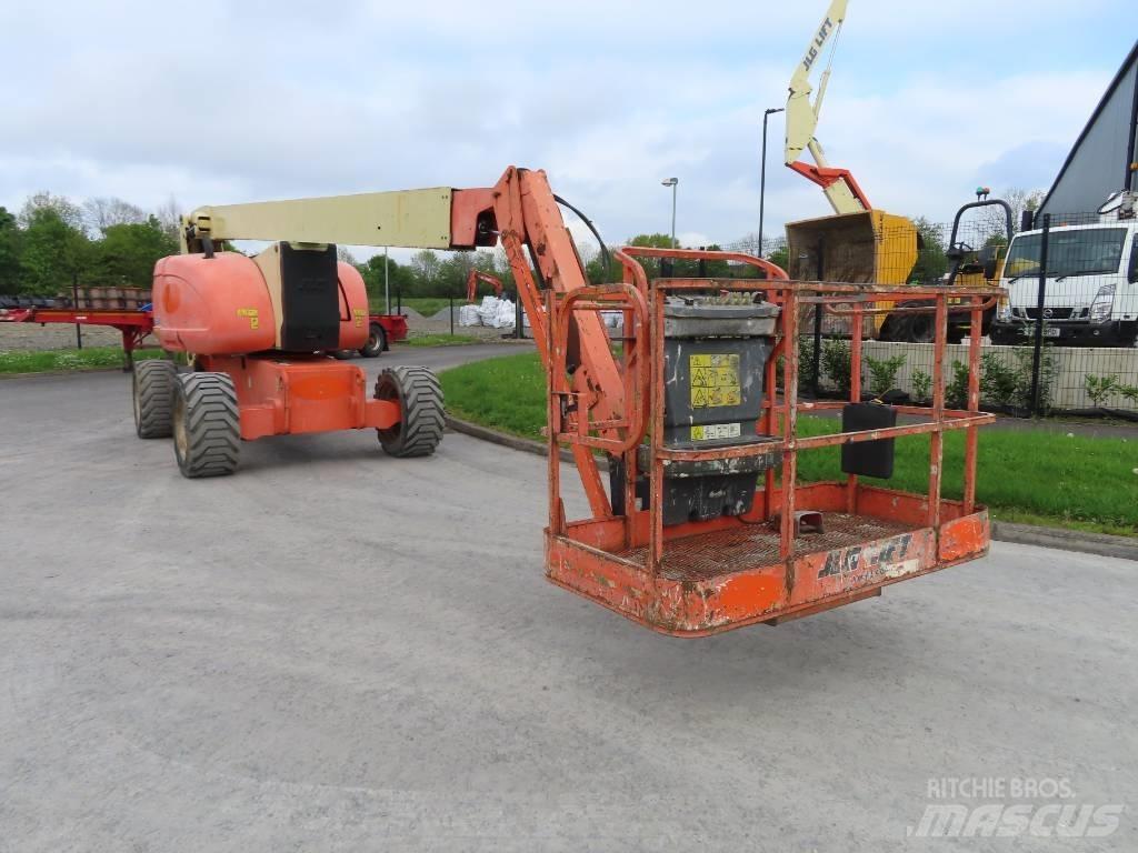 JLG 800 AJ Колінчаті підйомники
