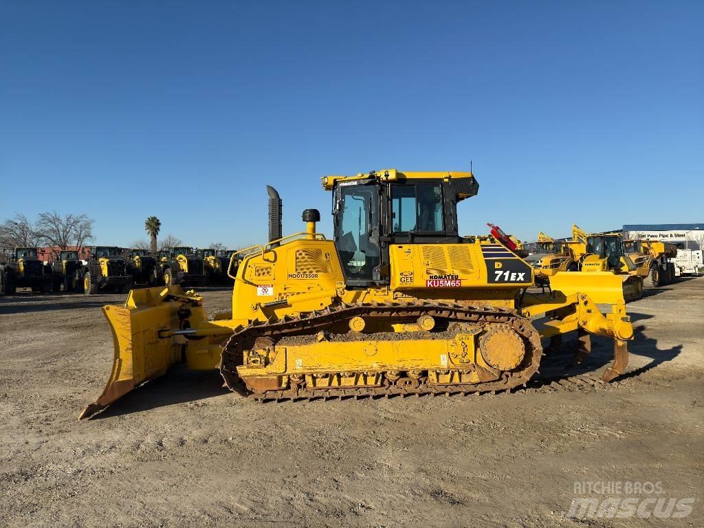 Komatsu D71EX-24 Гусеничні бульдозери