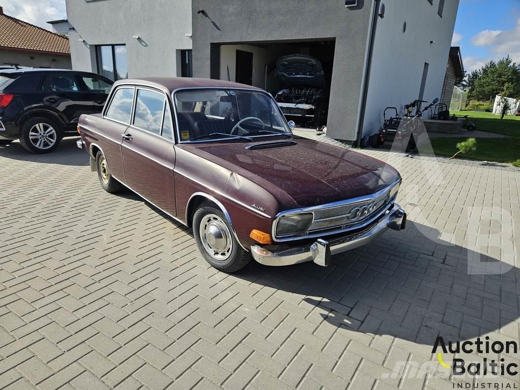Audi 60 Автомобілі