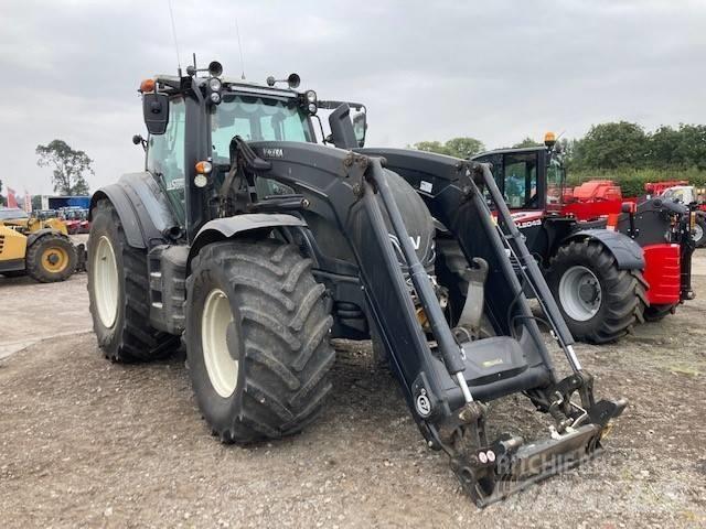 Valtra T214 Versu Трактори