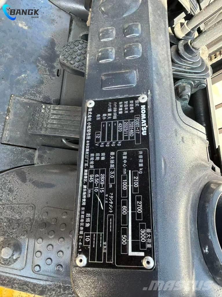 Komatsu FD 30 T-17 Дизельні навантажувачі