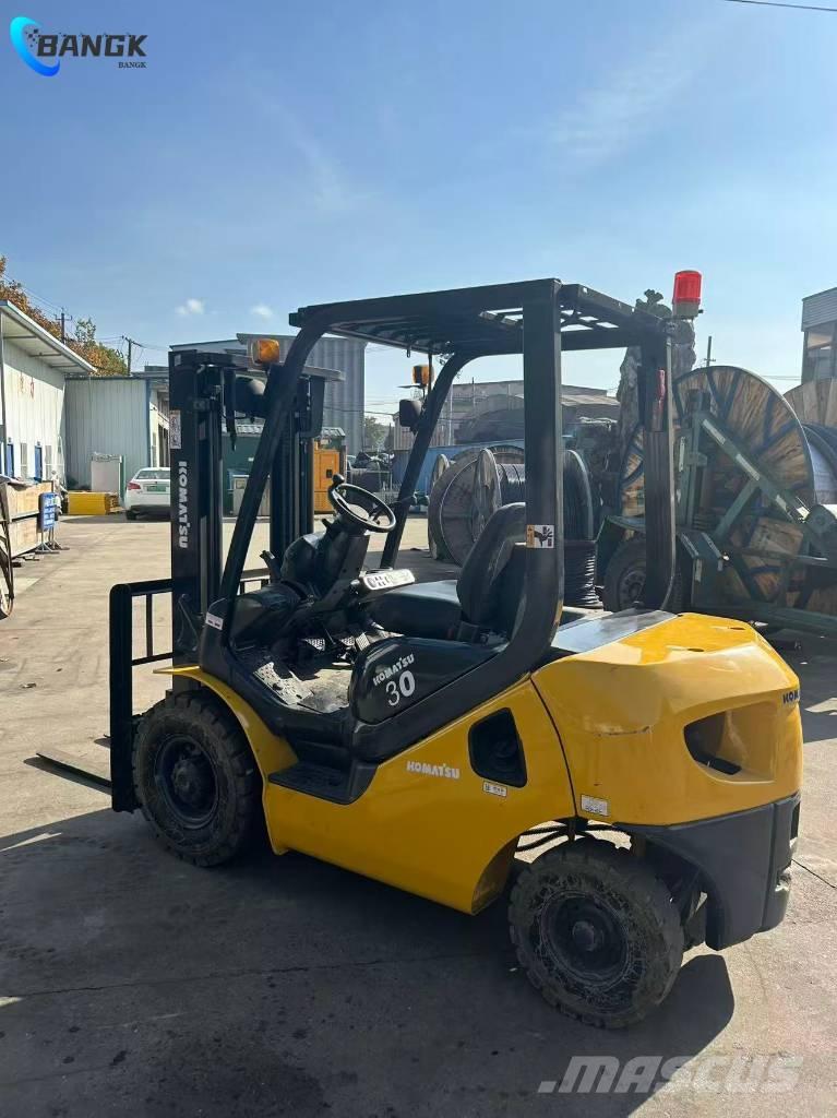 Komatsu FD 30 T-17 Дизельні навантажувачі