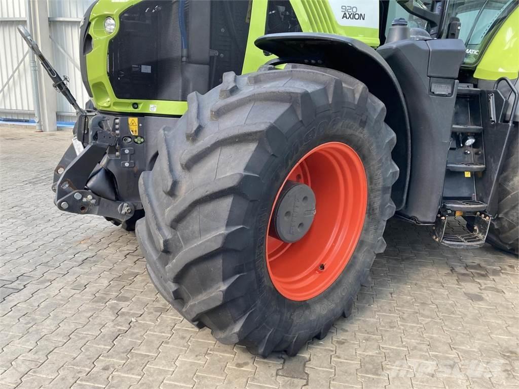 CLAAS Axion 920 Трактори